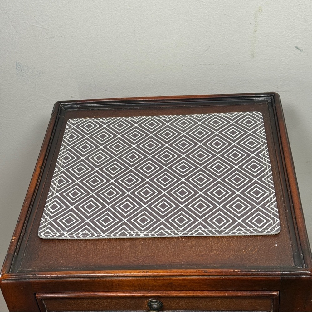 Leather Geometric Reversible Gray/Green Decorative Pad